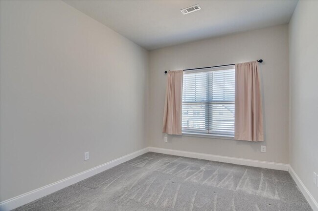 Building Photo - 4 bedroom, 2.5 bathroom in Harlem, GA with...