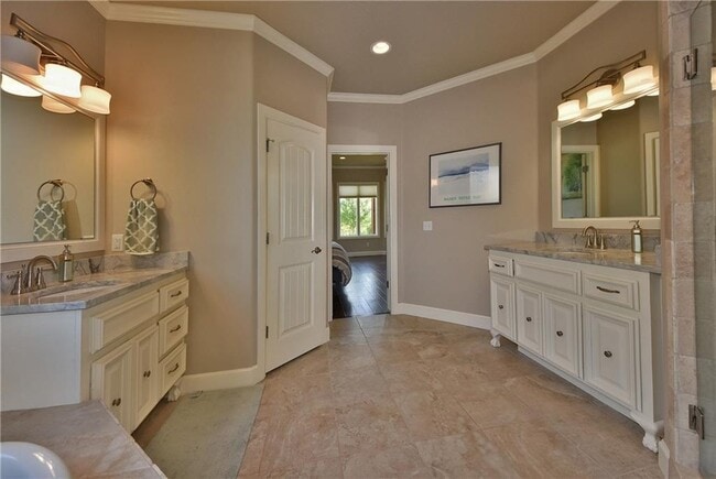 Building Photo - 16828 Little Leaf Ln