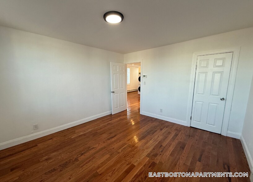 Building Photo - 117 Orleans St