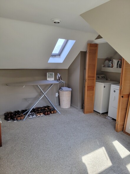 2nd Half of MB w/Laundry - 106 Granite St