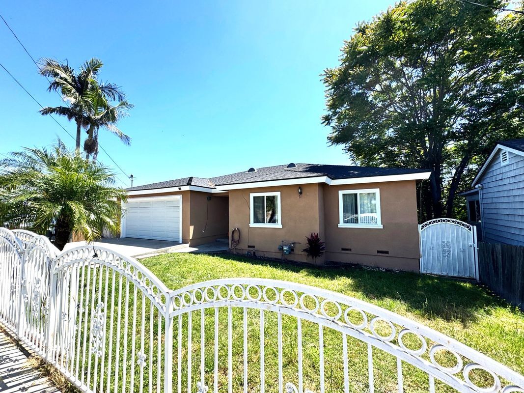 Building Photo - 728 5th Ave