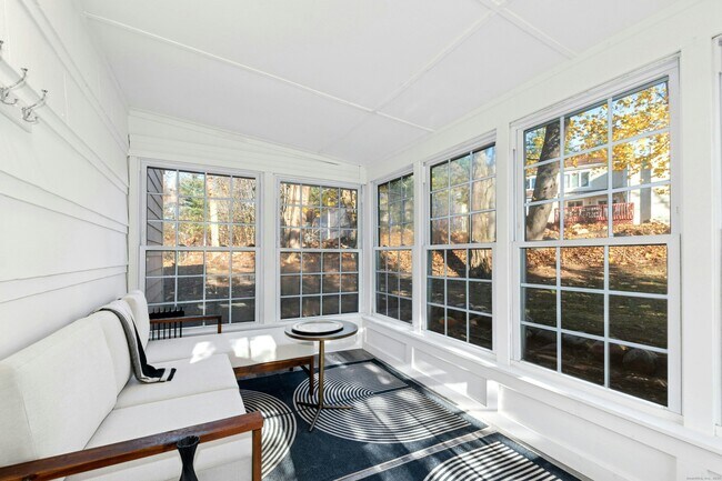 Building Photo - 2 Cross Hwy