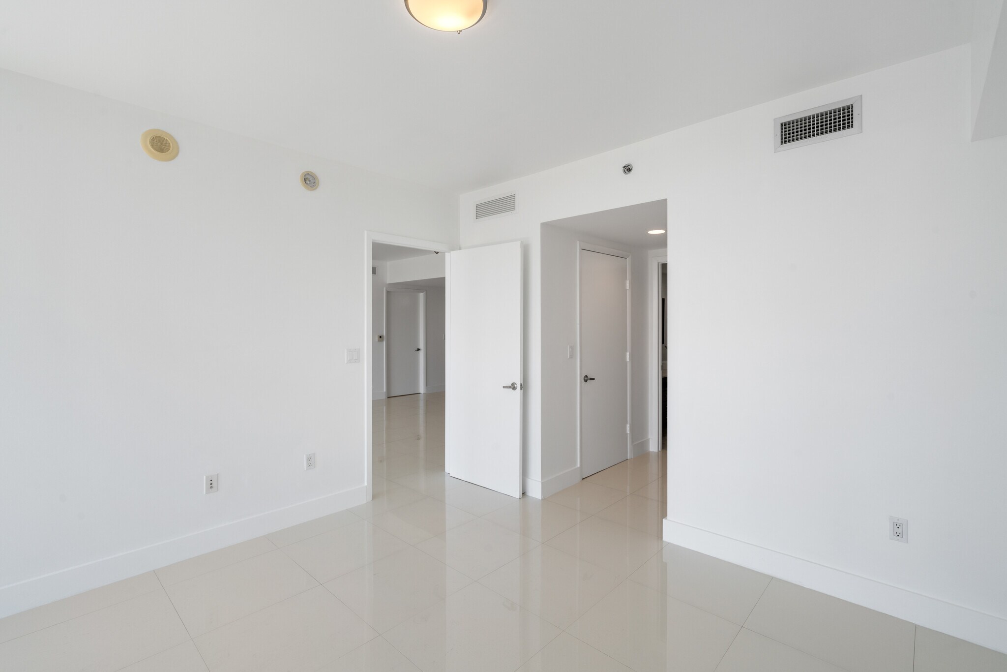 Building Photo - 475 Brickell Ave