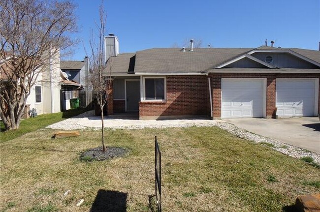 Building Photo - 1001 Hyridge St
