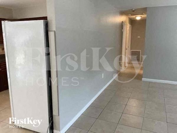 Building Photo - 8313 Oleander Ln