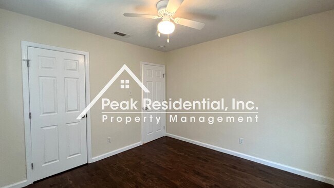 Building Photo - Very Nice 3bd/1ba House with 2 Car Garage