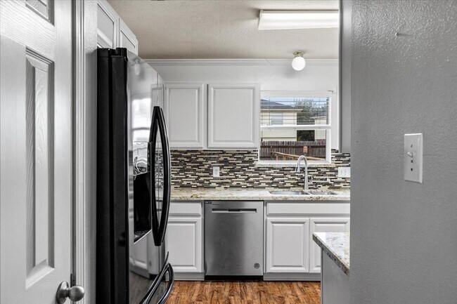 Building Photo - 158 Bristol Bend Ln