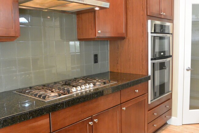 Building Photo - 1365 SE 194th Pl