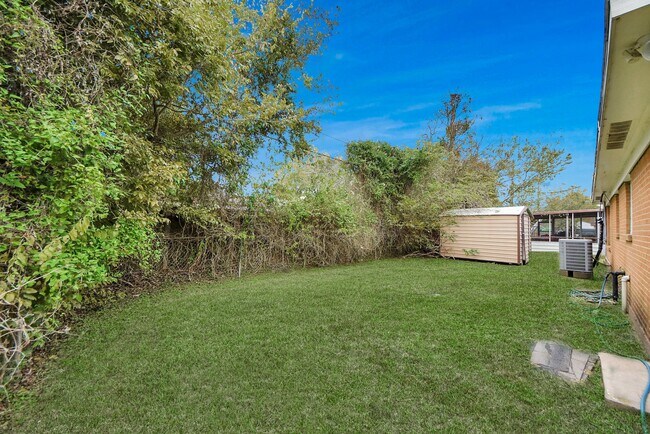 Building Photo - 6214 Diamond Ct