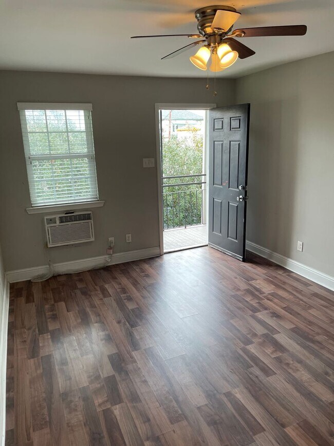 Building Photo - 1BD/1BA in Gated Complex, Washer and Dryer in Unit