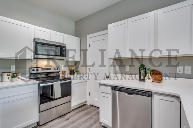 Building Photo - 4940 N Vassar Ave