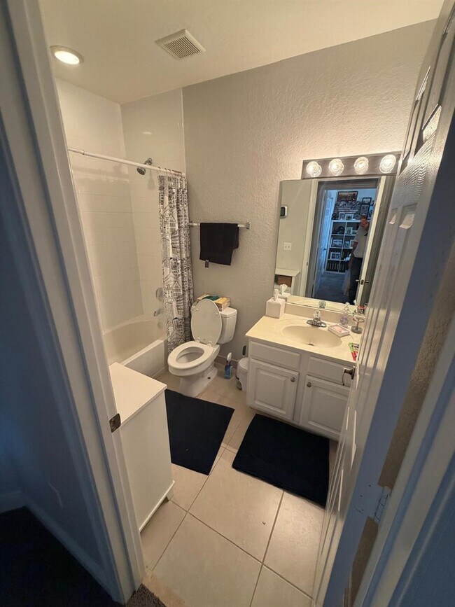 Building Photo - 7401 Palomino Dr