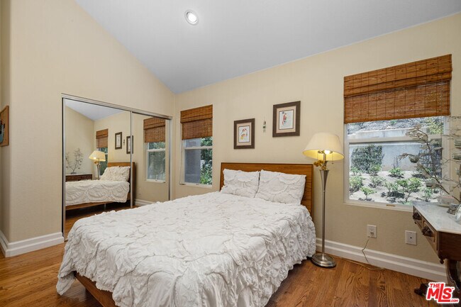Building Photo - 682 Palisades Dr