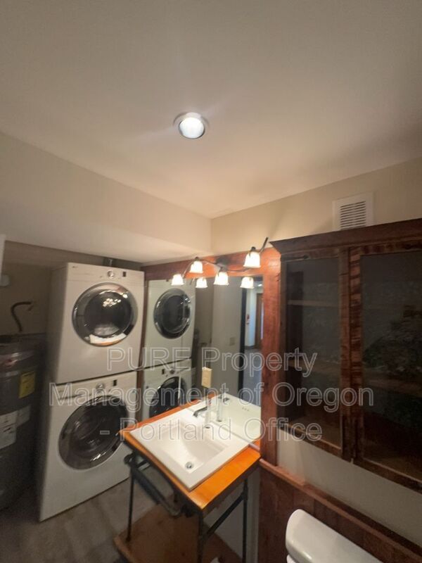 Building Photo - 2324 N Watts St