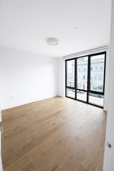 Building Photo - 1121 Dorchester Ave
