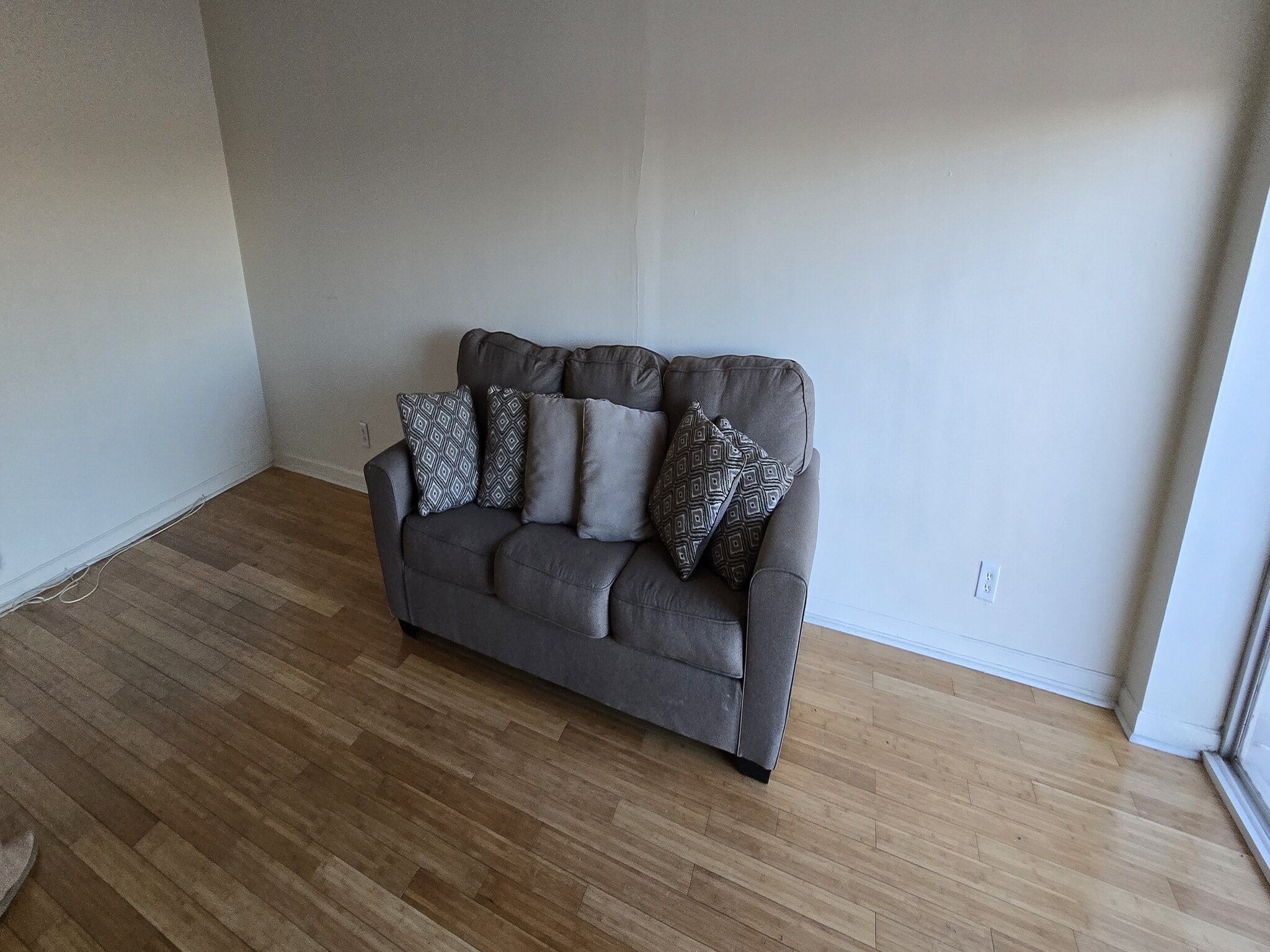 Building Photo - 1271 Poplar Ave