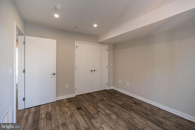 Building Photo - 1442 Hope St