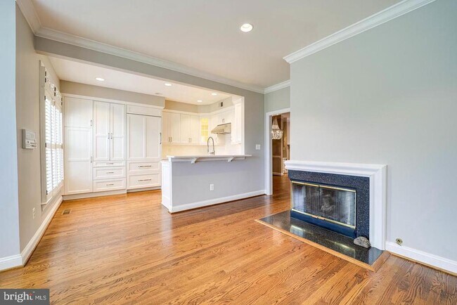 Building Photo - 819 Rivergate Pl