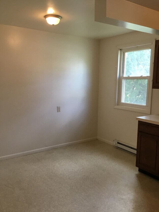 Building Photo - 1729-1733 MANOR RIDGE DRIVE