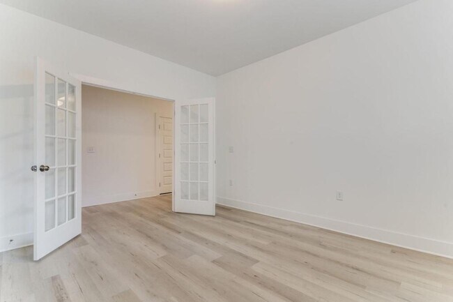 Building Photo - 163 Little Crk Dr