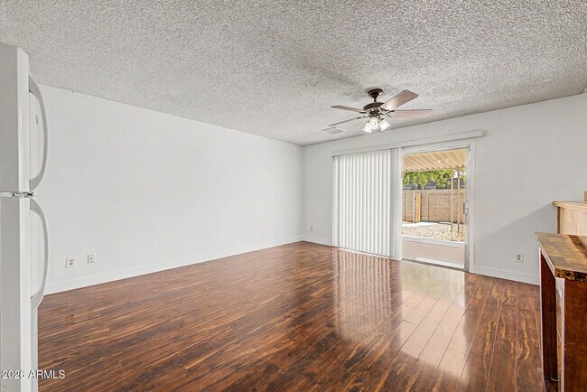 Building Photo - 1623 E Del Rio Dr