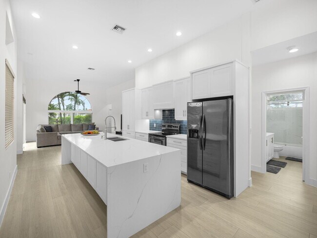 Building Photo - 9070 Cypress Hollow Dr