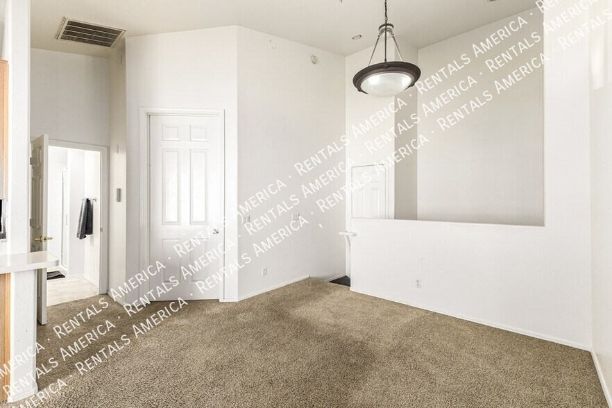 Building Photo - 7550 E Earll Dr