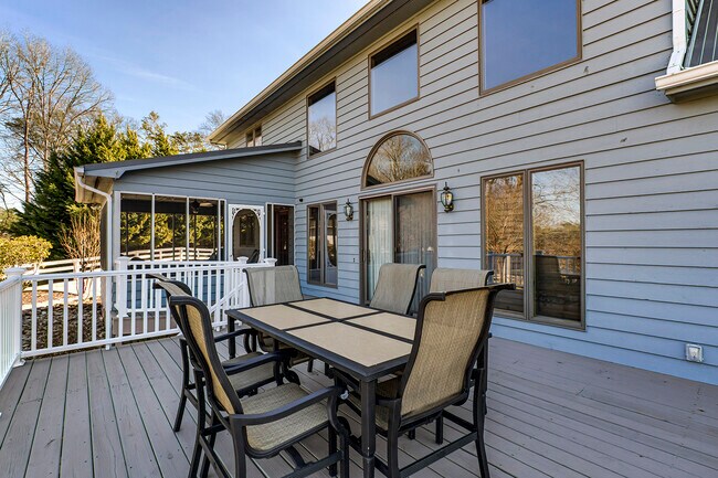 Building Photo - 131 Corn Tassel Shores