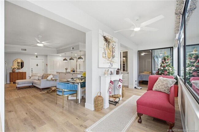 Building Photo - 150 SE Four Winds Dr