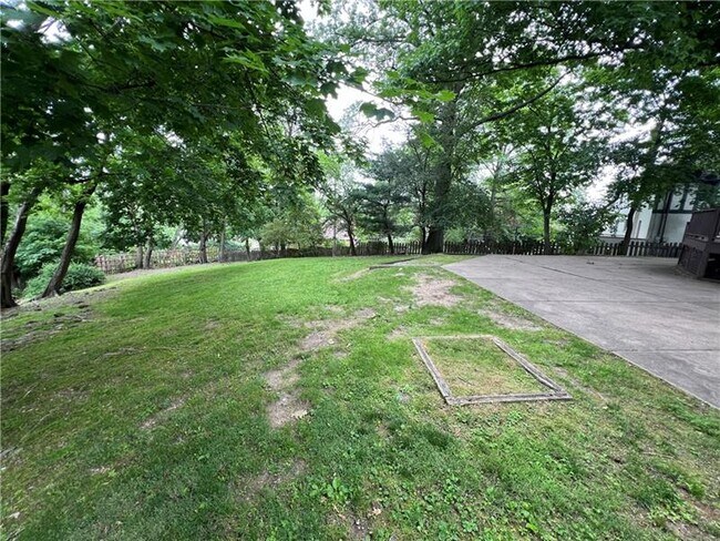 Building Photo - 127 Westland Dr