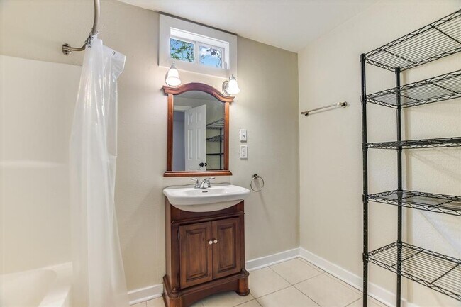Building Photo - 208 Braeswood Rd
