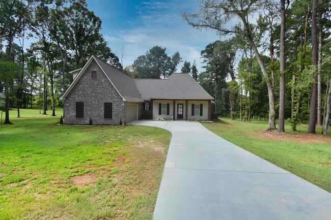 Building Photo - Beautiful 5 Bed 4 Bath Home in Ruston!