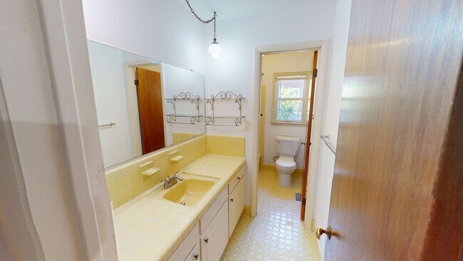Building Photo - Charming 3 Bedroom Brick Ranch with Refurbished Original Woodwork