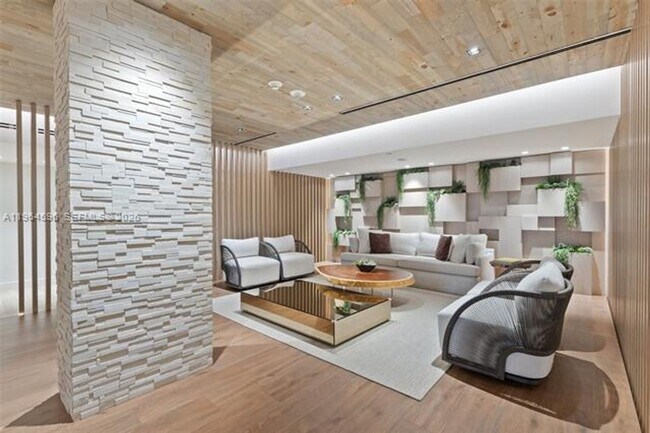 Building Photo - 2301 Collins Ave