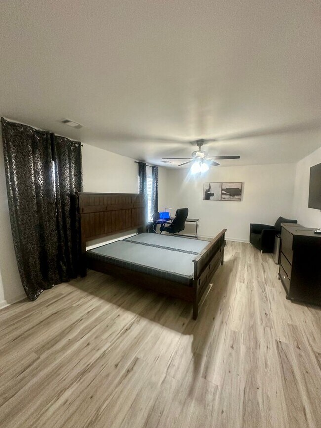 Building Photo - 201 Flowing Meadows Dr