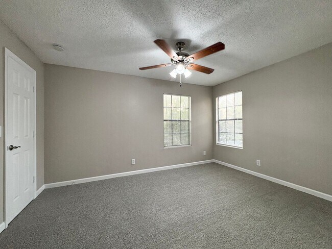 Building Photo - Beautiful 1/1 Condo in Altamonte Springs ~ Gated Lakefront Community!