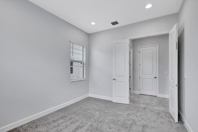 Building Photo - 5134 Liberty Ln