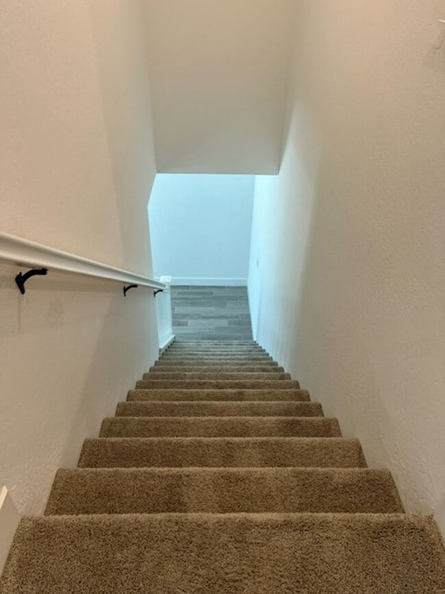 Building Photo - Beautiful Newer 3 Bedrooms 2.5 Baths Home with SOLAR!!!