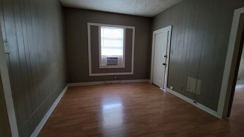 Building Photo - 428 W Wardville St