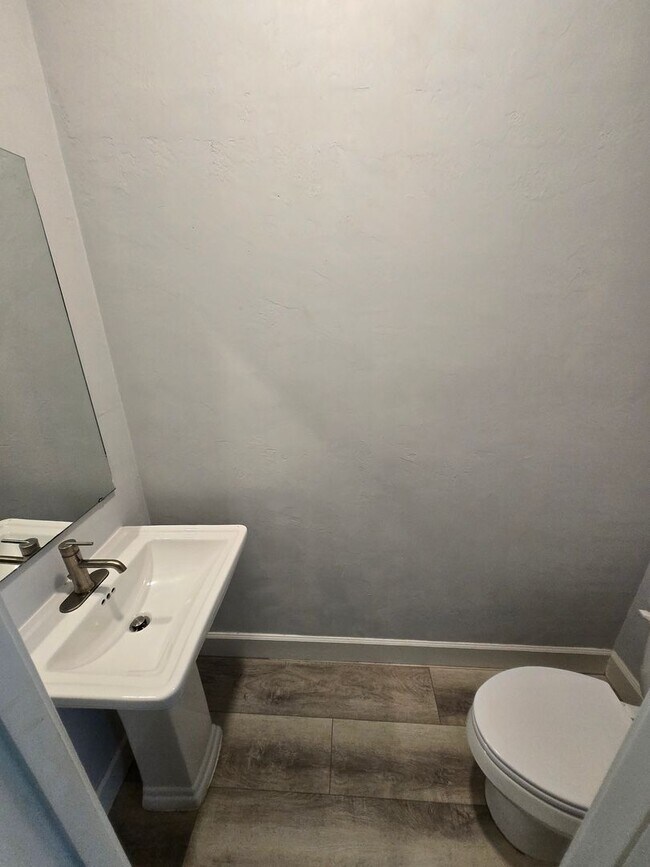 Building Photo - Beautiful 3-Bedroom, 2.5 Bath Home in Desi...