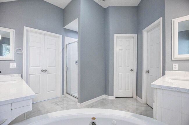 Building Photo - 18135 Somerset Knolls Ct