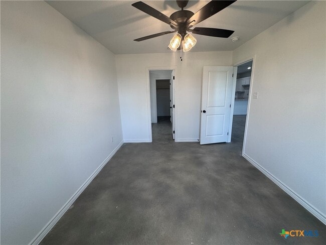 Building Photo - 907 Smoke Tree Ln