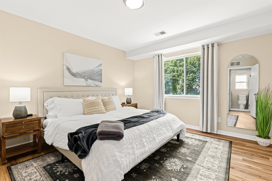 Building Photo - 18365 Sharon Ln