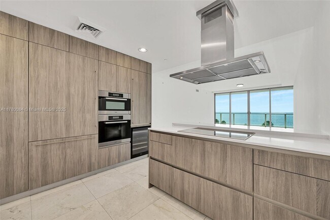 Building Photo - 350 Ocean Dr