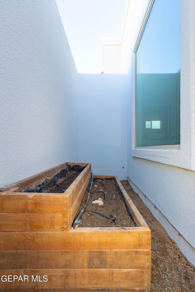 Building Photo - 864 Lemington St