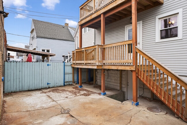 Building Photo - 1657 N Harding Ave