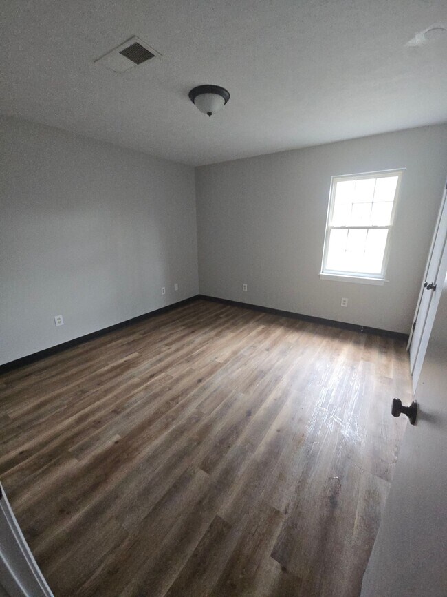 Building Photo - 429 N Wilson Ave