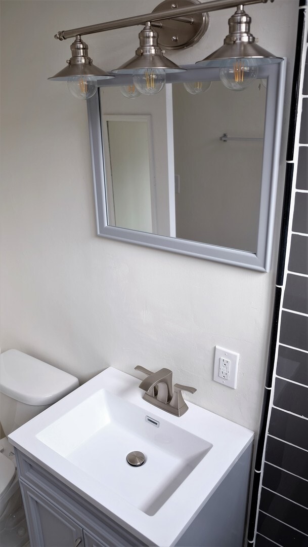 Building Photo - Spacious, modern, and bright! Love at first sight