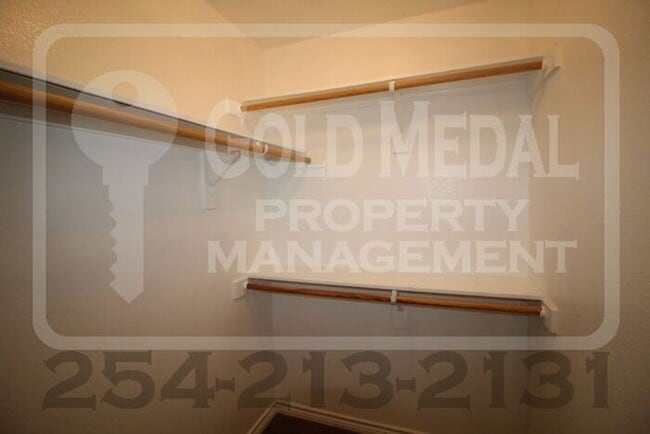 Building Photo - 4003 Cambridge Dr