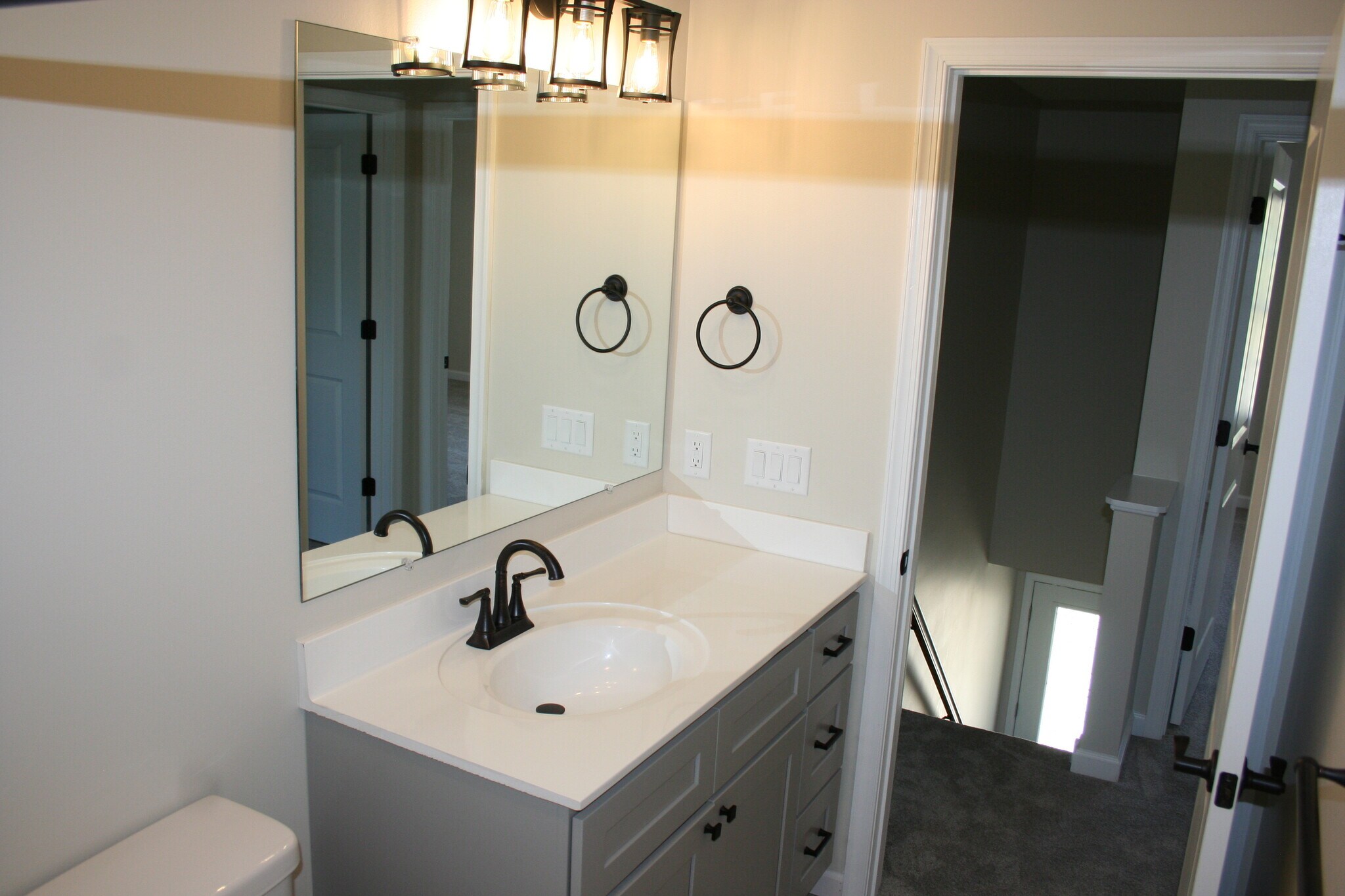 full bathroom upstairs - 2720 Dorval Rd
